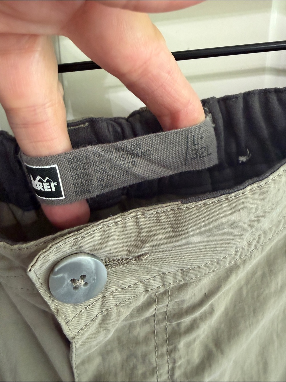 Great condition REI Men's Convertible Cargo Pants size L — Olive Green. Nylon - Picture 3 of 13